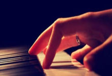 哈哈体育：世体：巴萨曾想在21-22赛季签阿尔瓦雷斯，但最终选择了费兰.